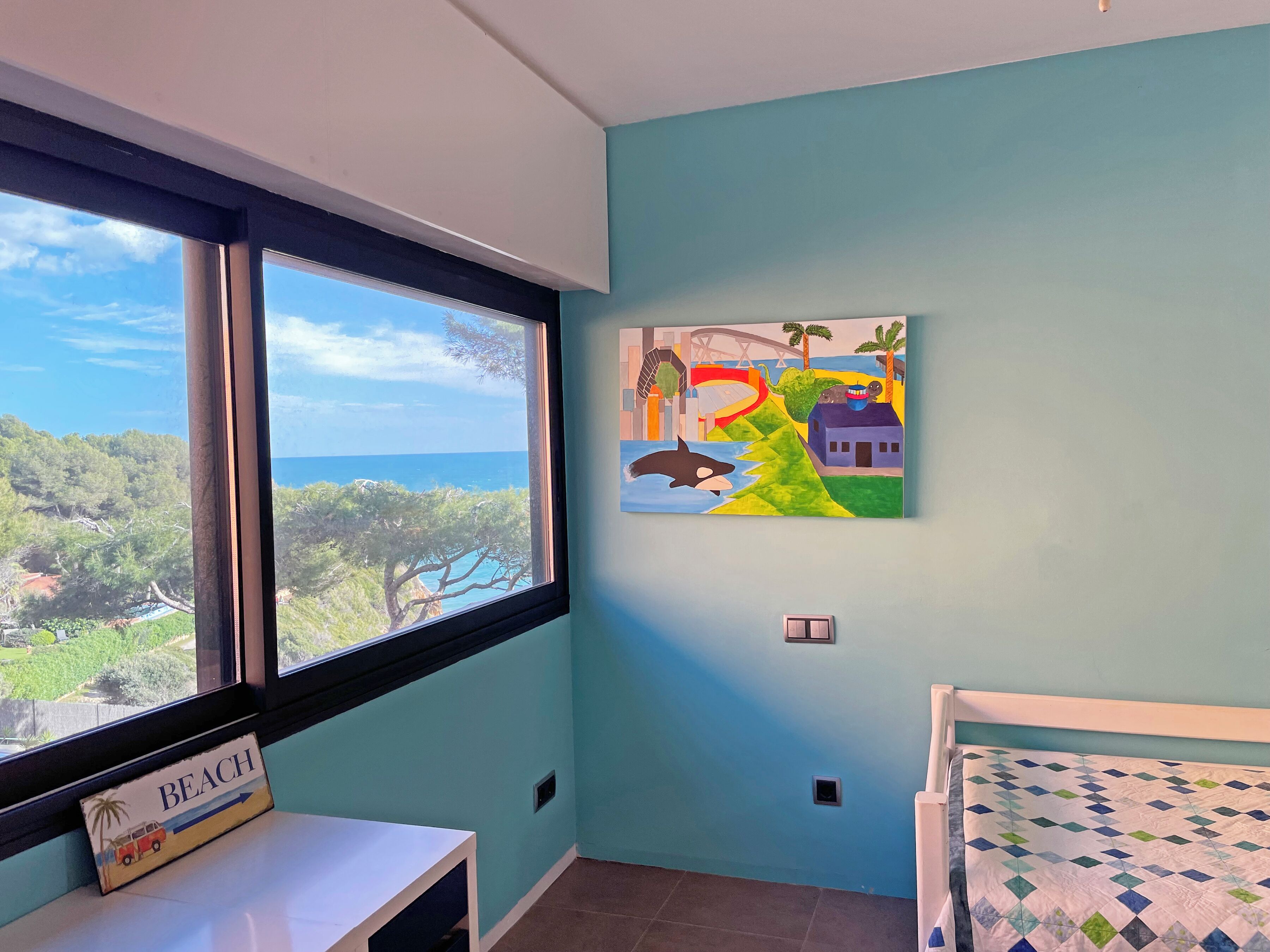 5 slaapkamers, een kluis op de kamer, een bureau