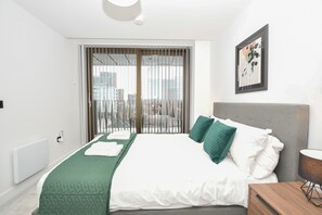 1 bedroom, iron/ironing board, WiFi, bed sheets - Contemporary Flat w Balcony in Central Manchester (Manchester)