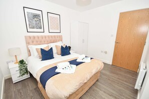 2 habitaciones, escritorio, tabla de planchar con plancha y wifi 