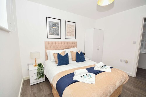 Modern 2 Bedroom Apartment in Central Wigan