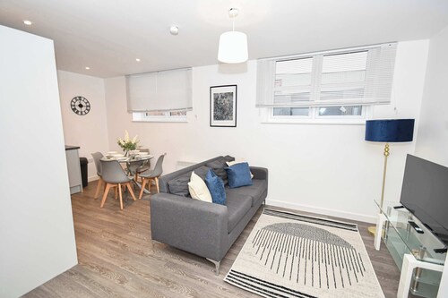 Modern 2 Bedroom Apartment in Central Wigan