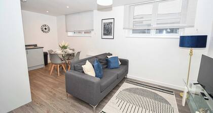 Modern 2 Bedroom Apartment in Central Wigan