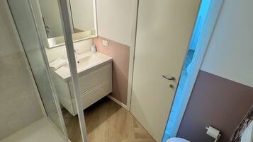 Doccia, asciugacapelli, bidet, asciugamani