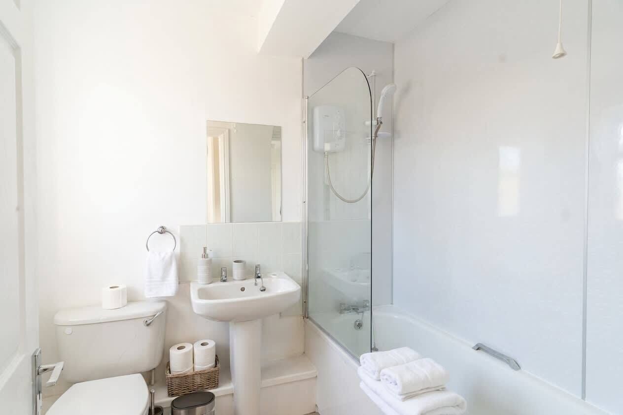 Shower, hair dryer, towels, shampoo