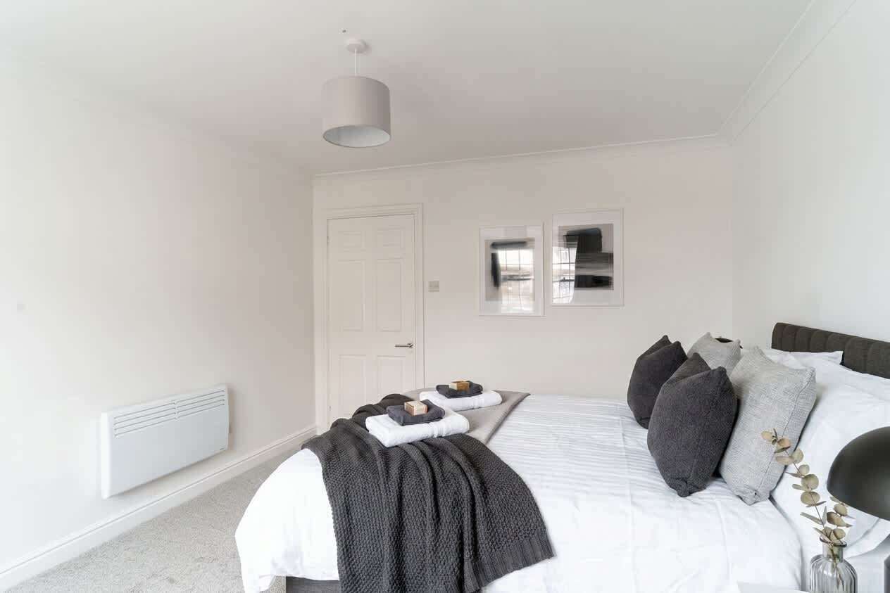 1 bedroom, desk, iron/ironing board, WiFi