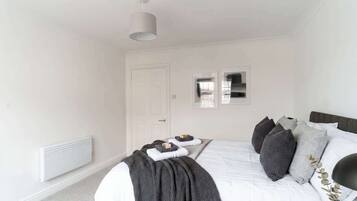 1 bedroom, desk, iron/ironing board, WiFi