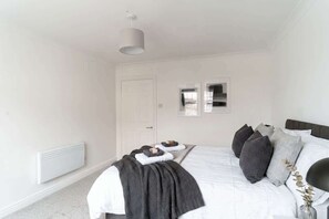 1 bedroom, desk, iron/ironing board, WiFi - Coastal 1 Bed Flat by Whitehaven Harbour (Whitehaven)