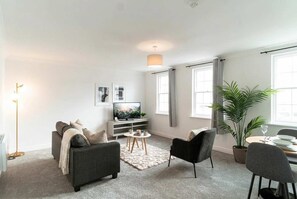 TV, offices - Coastal 1 Bed Flat by Whitehaven Harbour (Whitehaven)
