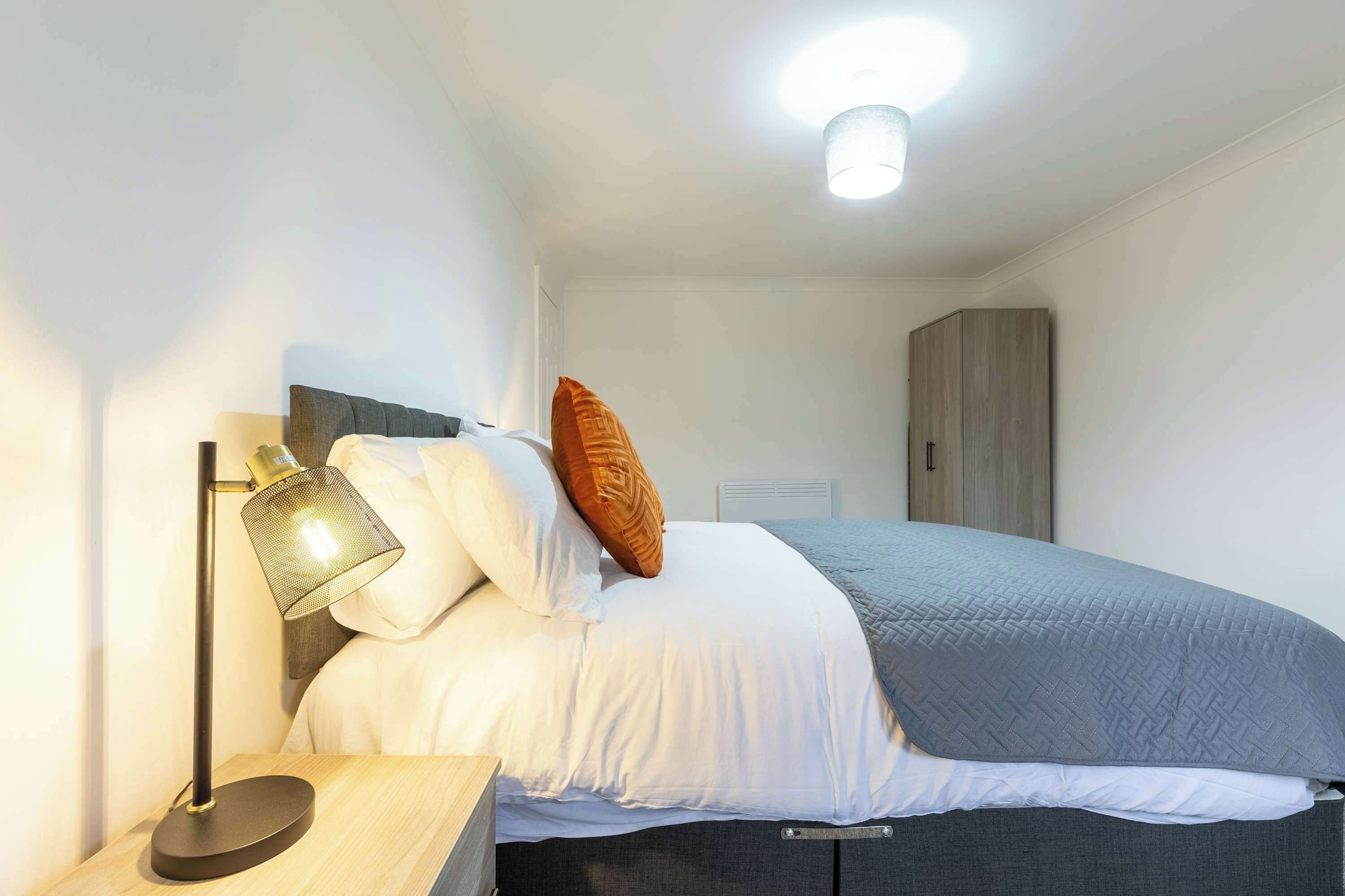 1 chambre, bureau, fer et planche à repasser, Wi-Fi