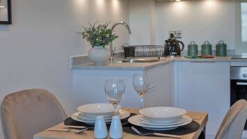Coffee/tea maker, fridge, microwave, oven