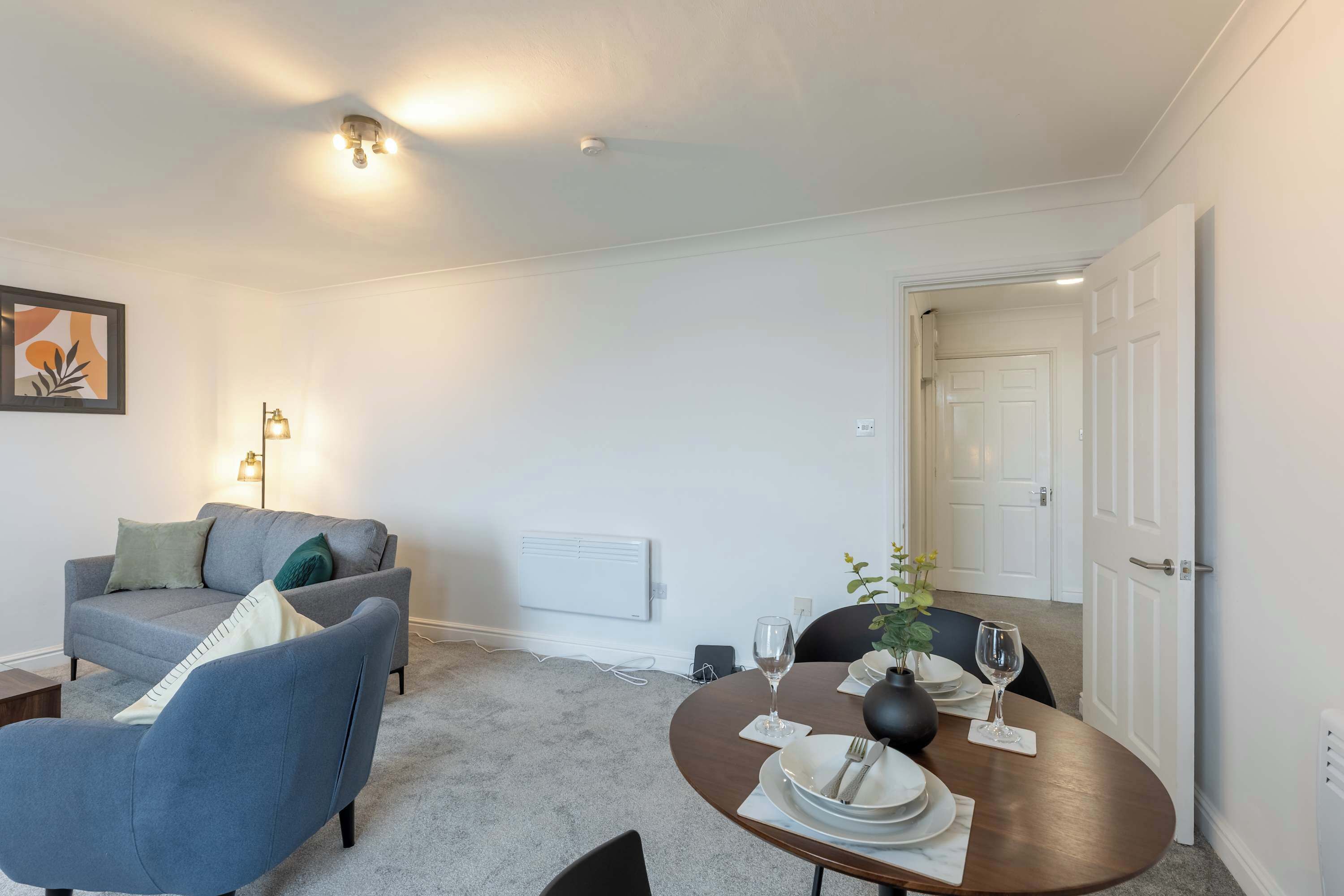 Una televisión, una oficina