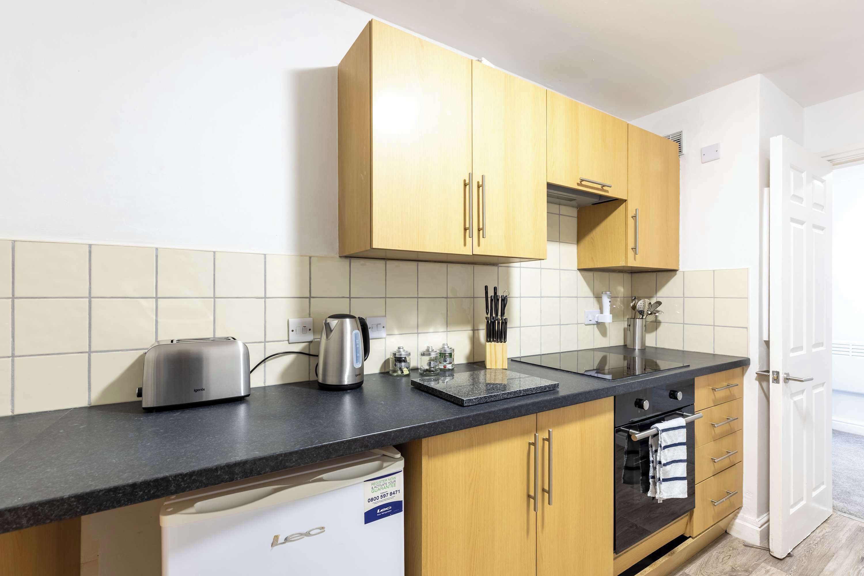 冰箱、微波炉、烤箱、炉灶