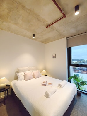 Iron/ironing board, WiFi - Modern 2BR City Retreat (West Melbourne)