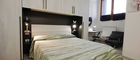 Appartement | Rideaux occultants, fer et planche à repasser, Wi-Fi gratuit