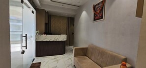 Lobby - Hotel Heritage (Ahmedabad)