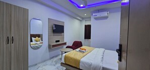 Deluxe Double Room, City View | Laptop workspace, iron/ironing board, free WiFi - Hotel Heritage (Ahmedabad)