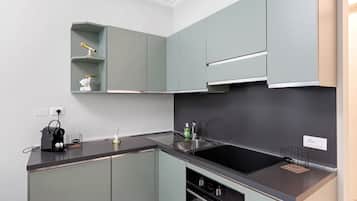 KĂŒhlschrank, Ofen, Herdplatte, GeschirrspĂŒler