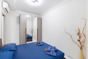 Tabla de planchar con plancha, wifi y ropa de cama 
