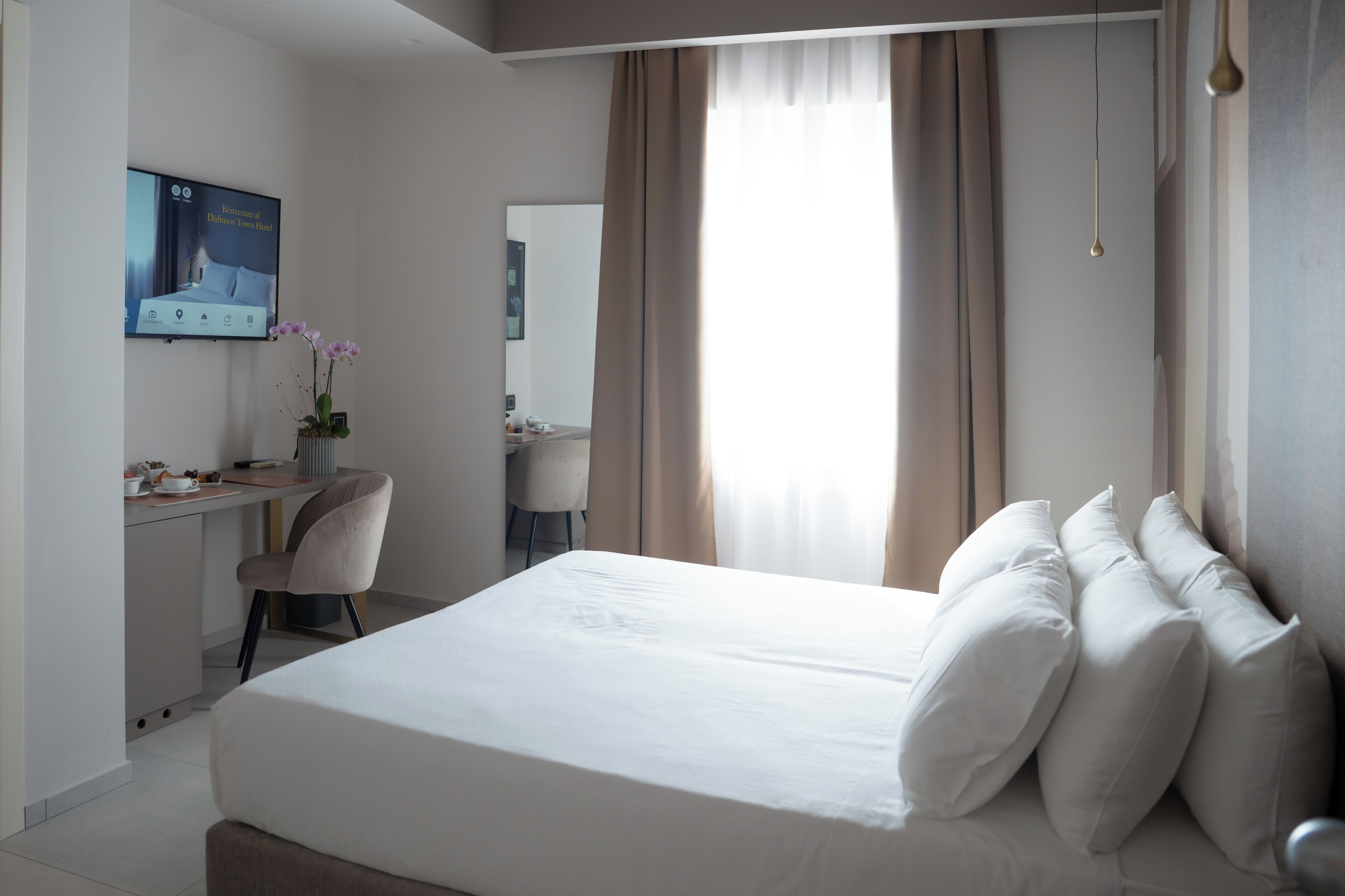 Deluxe Room | In-room safe, blackout drapes, free WiFi