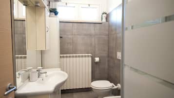 Apartment, 2 Schlafzimmer | Badezimmer