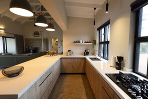 Fridge, microwave, oven, dishwasher - villa Kolobe modern bush villa (Hoedspruit)