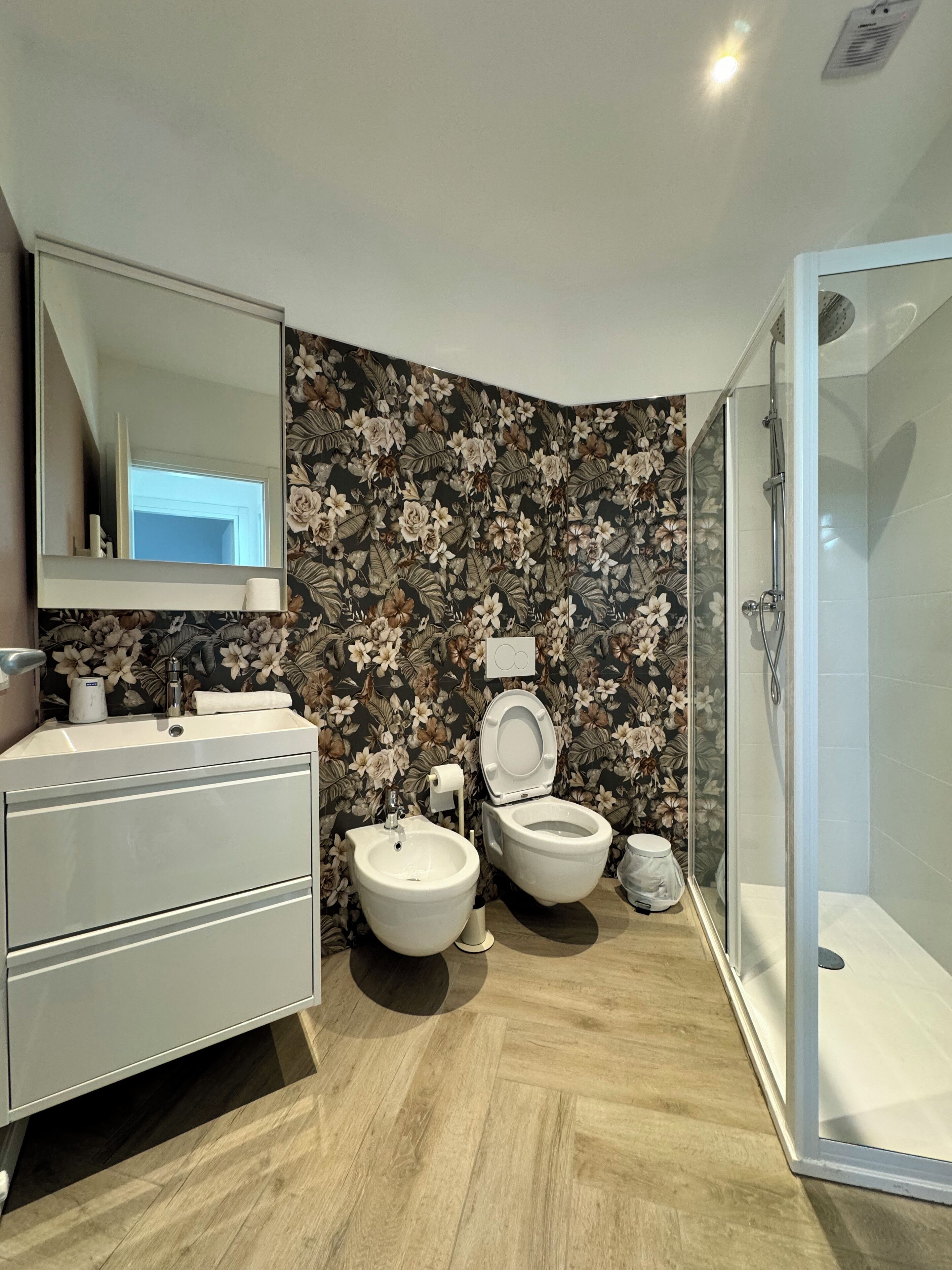 Doccia, asciugacapelli, bidet, asciugamani