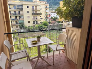 Deluxe tweepersoonskamer, balkon, uitzicht op tuin | Uitzicht vanuit de kamer