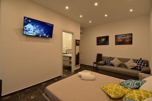 Quarto casal luxo, sacada, vista para o jardim | Edredons de pluma, frigobar, cofres nos quartos, escrivaninha