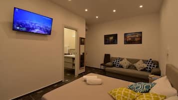 Deluxe Double Room, Balcony, Garden View | Minibar, in-room safe, desk, laptop workspace