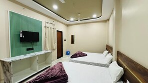 Family Quadruple Room - Hotel Shri Kaila Devi (Ujjain)