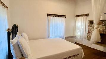 Junior Double Room, Garden View | Desk, laptop workspace, iron/ironing board, free WiFi