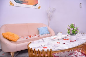 Superior Suite, City View | Interior - lynna hôtel (Yaoundé)