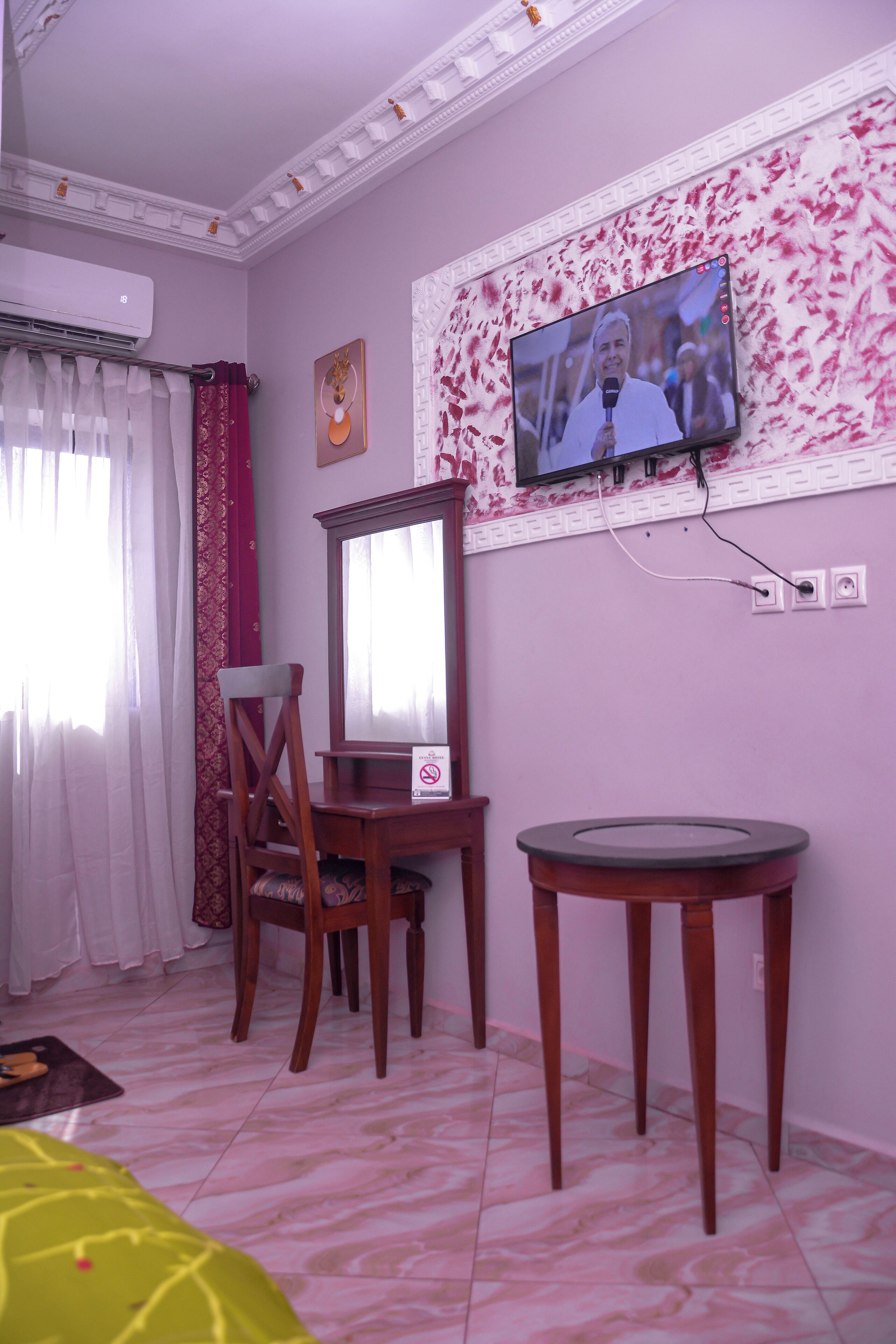 Classic Double Room, City View | Interior