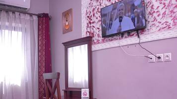 Classic Double Room, City View | Interior