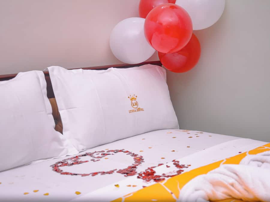 Superior suite, uitzicht op stad | Een bureau, een laptopwerkplek, gratis wifi