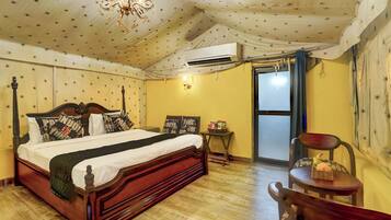 Comfort Cottage, Garden View | Desk, laptop workspace, free WiFi