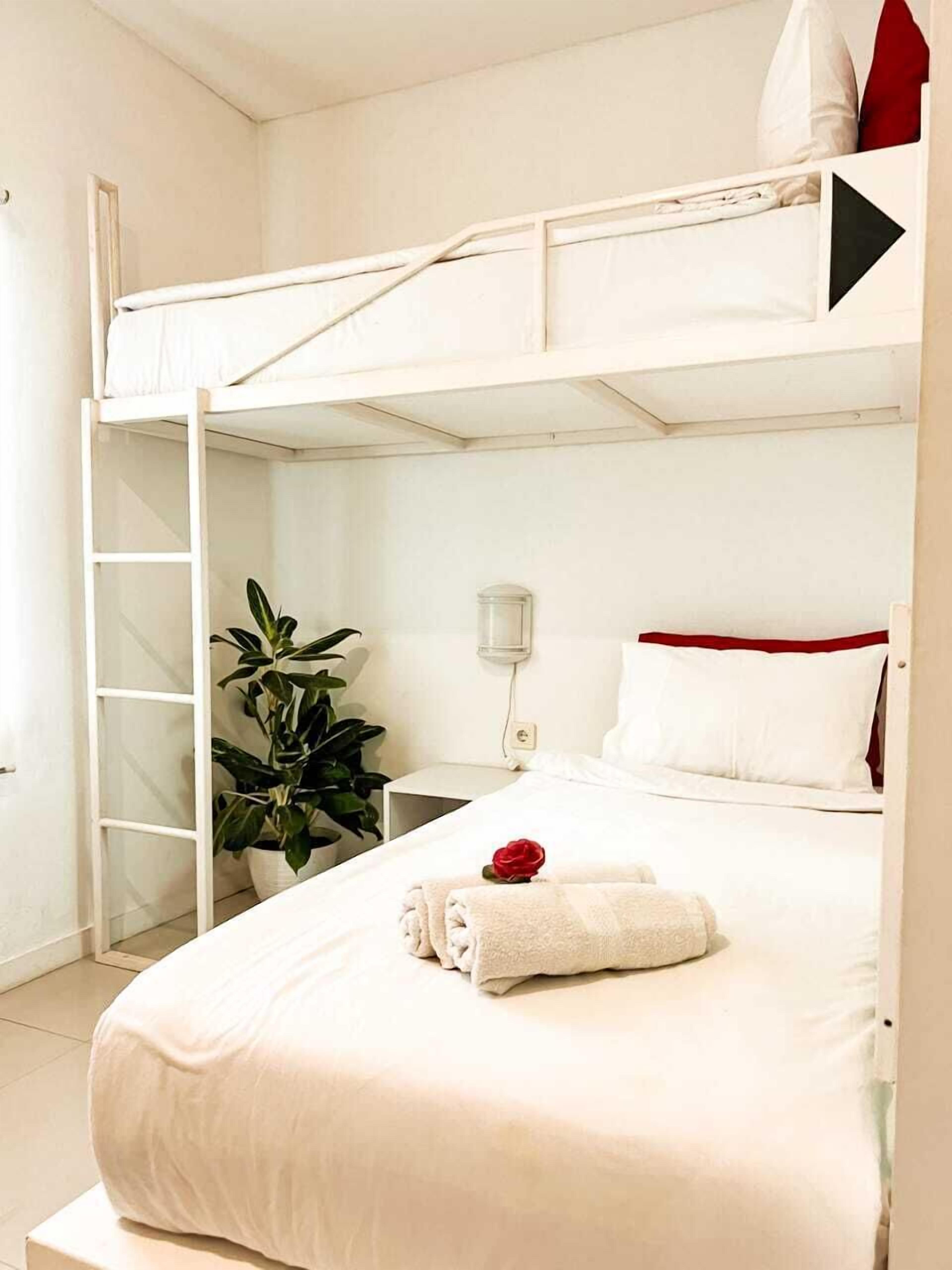 Free WiFi, bed sheets