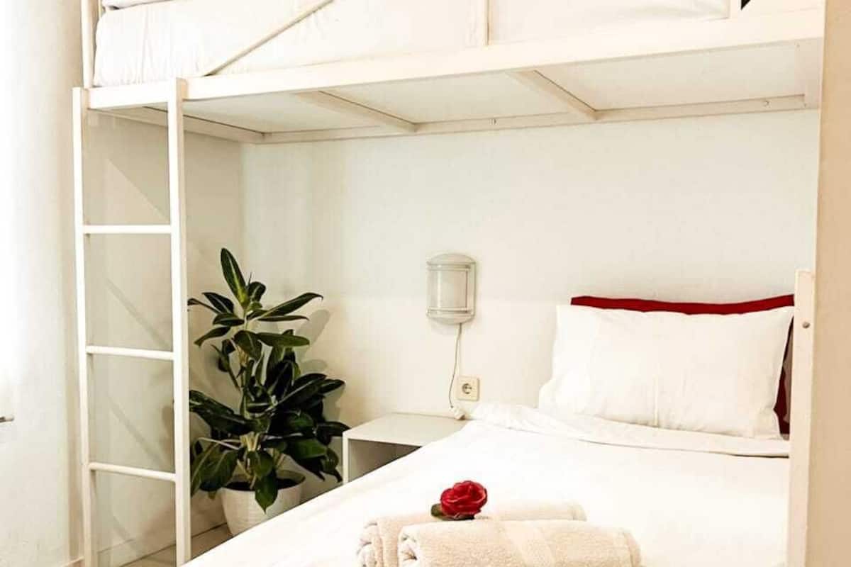 Free WiFi, bed sheets