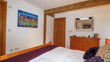 4 makuuhuonetta, yksilöllisesti sisustettu, yksilöllisesti kalustettu