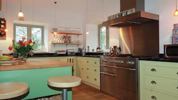 Keittoastiat/astiat/ruokailuvälineet