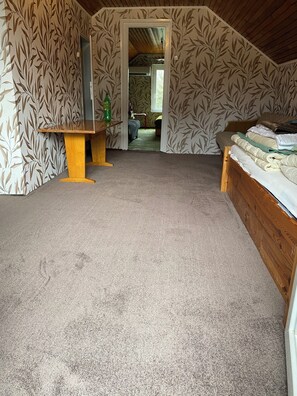Iron/ironing board, WiFi, bed sheets - Four bedroom House near Lake Balaton. (Balatonfüred)