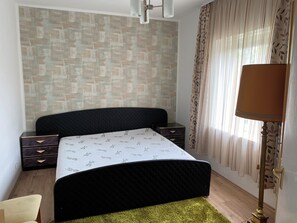 Iron/ironing board, WiFi, bed sheets - Four bedroom House near Lake Balaton. (Balatonfüred)