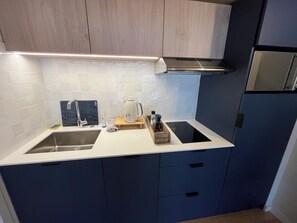 Private kitchen - Characteristic duplex in a former XIIIth century vat house (Saint-Didier-au-Mont-d'Or)