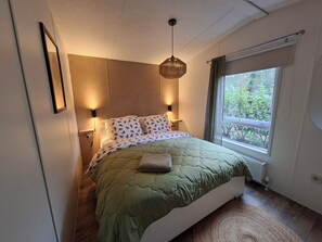 2 室のベッドルーム、WiFi (無料)、ベッドシーツ