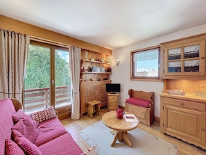 TV - 3-Room Apartment with Parking and Mont Blanc Views (Combloux)