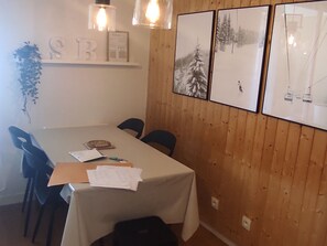 Dining - Spacious apartment for 6 with WiFi and parking, Super Besse (Besse-et-Saint-Anastaise-Super Besse)