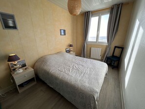 2 bedrooms - Beautiful 3-Room Apartment, Sleeps 6, 50m from Beach (Saint-Hilaire-de-Riez)