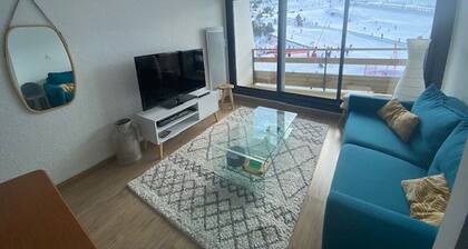 Arette: 6-person apartment, ski-in access, parking, balcony