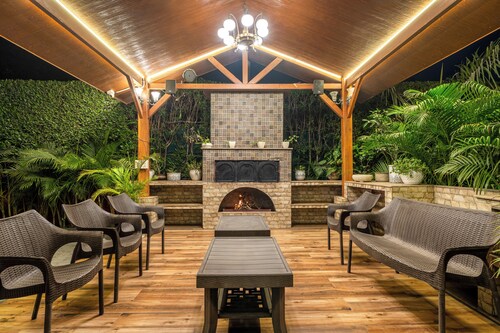 Elivaas Leo's Den 4BHK With Private Pool