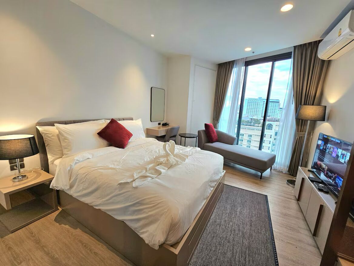 Iron/ironing board, Internet, bed sheets